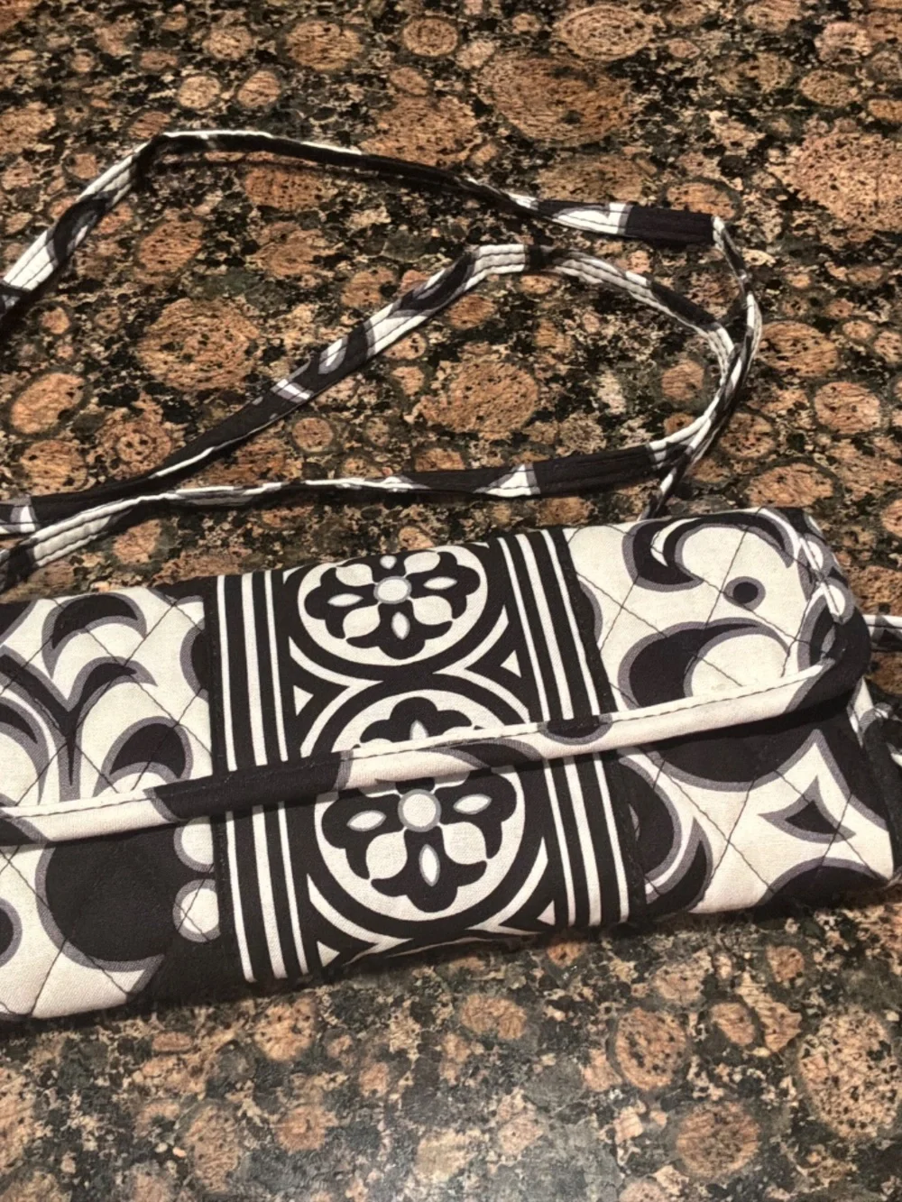 VERA BRADLEY QUILTED WALLET CROSSBODY NWT